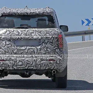 Media '2028-mitsubishi-montero-kgp-spied-113-68753817341f1.webp' in category 'Mitsubishi Montero Pictures & Videos'